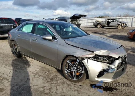 2019 Mercedes-Benz A 220 z USA, uszkodzony, nr VIN WDD3G4EB2KW021562